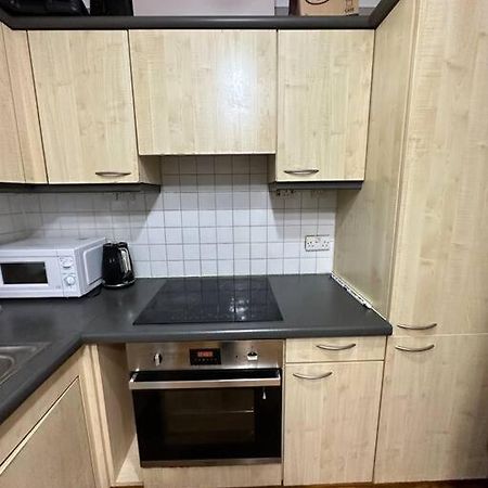 לונדון A 2 Standard Bedrooms Flat מראה חיצוני תמונה