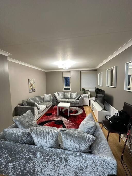 לונדון A 2 Standard Bedrooms Flat מראה חיצוני תמונה